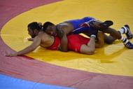 Iran's Sadegh Goudarzi (L) wrestles USA's Jordan Burroughs